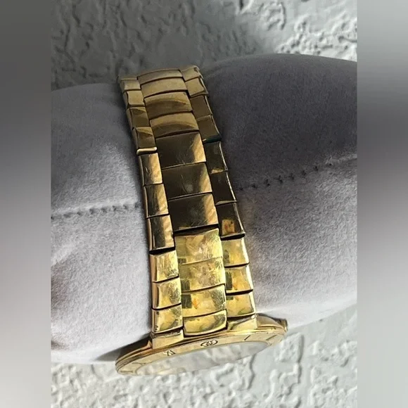 Classic GUCCI 3300 M 18K Gold Plated champagne dial; Men’s watch.